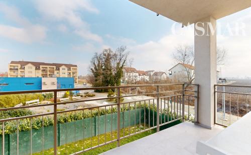 Štýlový 3-izbový byt so zariadením, loggiou a balkónom