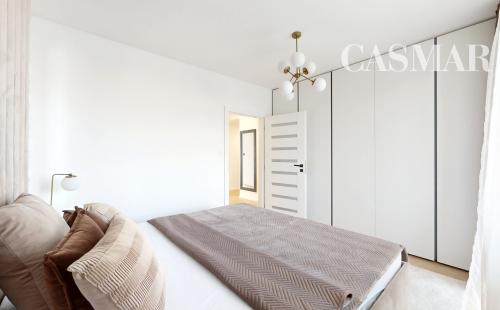 Štýlový 3-izbový byt so zariadením, loggiou a balkónom