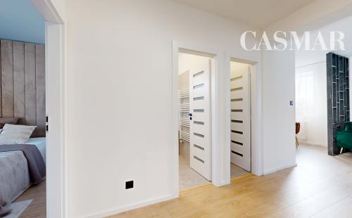 Štýlový 3-izbový byt so zariadením, loggiou a balkónom