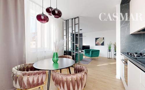 Štýlový 3-izbový byt so zariadením, loggiou a balkónom