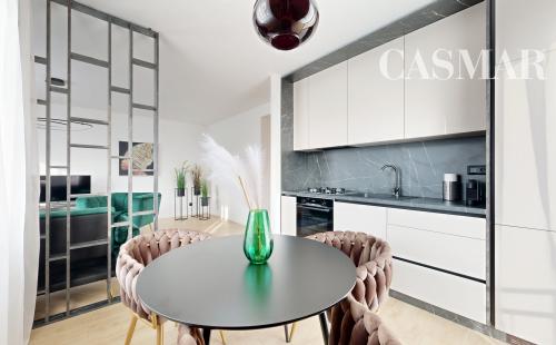 Štýlový 3-izbový byt so zariadením, loggiou a balkónom