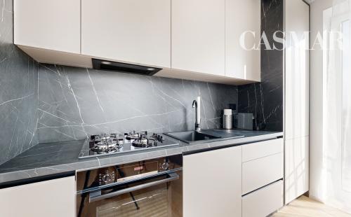 Štýlový 3-izbový byt so zariadením, loggiou a balkónom