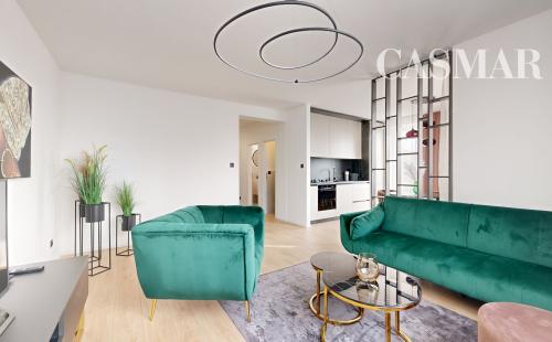 Štýlový 3-izbový byt so zariadením, loggiou a balkónom