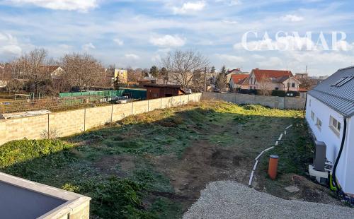 Na PREDAJ!!! Slnečný,  stavebný pozemok ,oplotený v obľúbenej časti Trnavy  na Kozáckej ulici.