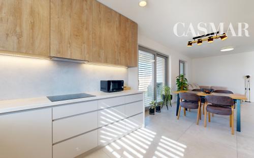 Moderný 4-izbový bungalov s fotovoltikou, garážou a minimálnymi nákladmi – Modrovka