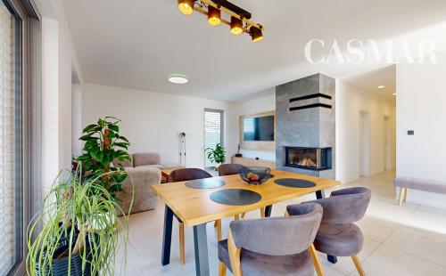 Moderný 4-izbový bungalov s fotovoltikou, garážou a minimálnymi nákladmi – Modrovka