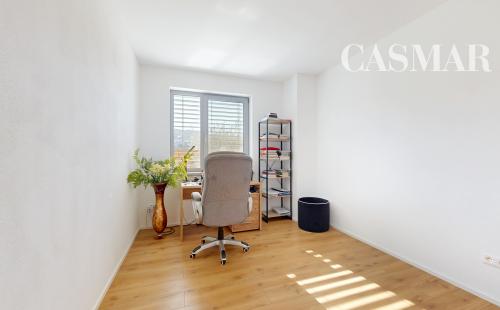 Moderný 4-izbový bungalov s fotovoltikou, garážou a minimálnymi nákladmi – Modrovka