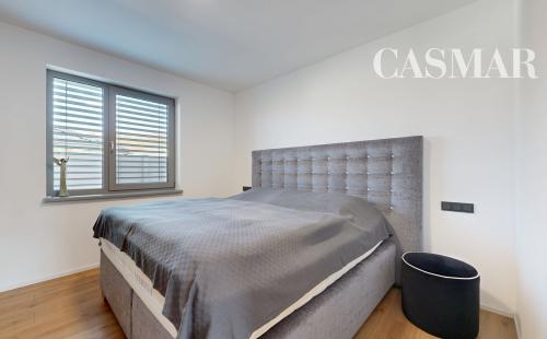 Moderný 4-izbový bungalov s fotovoltikou, garážou a minimálnymi nákladmi – Modrovka