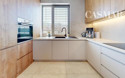 Moderný 4-izbový bungalov s fotovoltikou, garážou a minimálnymi nákladmi – Modrovka