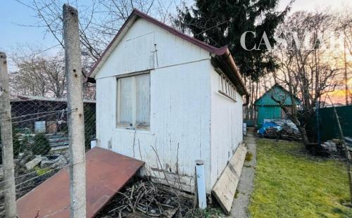 NA PREDAJ: Priestranná záhrada s chatkami – obľúbená záhradkárska lokalita Kamenný mlyn, Trnava