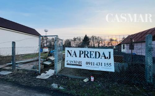 NA PREDAJ: Priestranná záhrada s chatkami – obľúbená záhradkárska lokalita Kamenný mlyn, Trnava