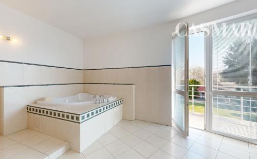 PREDAJ | Veľkorysý rodinný dom v lukratívnej časti – Trnava, Vajslova dolina