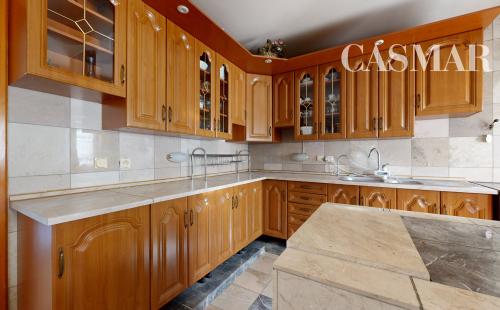 PREDAJ | Exkluzívna nehnuteľnosť v centre mesta Trnava – byt v podkroví s výnimočnou výmerou