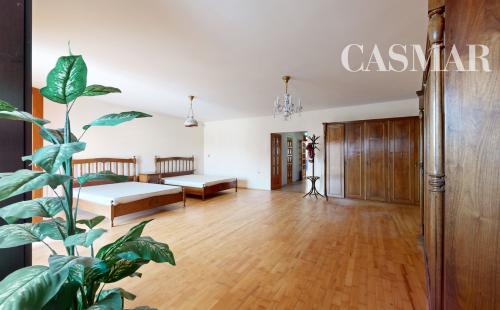 PREDAJ | Exkluzívna nehnuteľnosť v centre mesta Trnava – byt v podkroví s výnimočnou výmerou