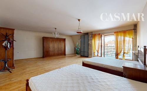 PREDAJ | Exkluzívna nehnuteľnosť v centre mesta Trnava – byt v podkroví s výnimočnou výmerou