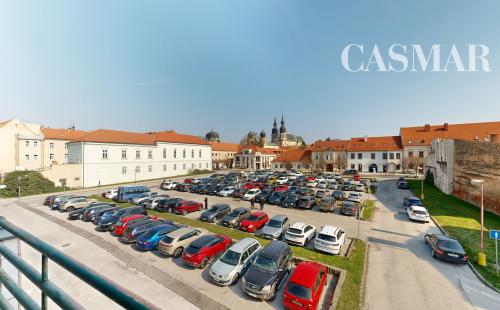 PREDAJ | Exkluzívna nehnuteľnosť v centre mesta Trnava – byt v podkroví s výnimočnou výmerou