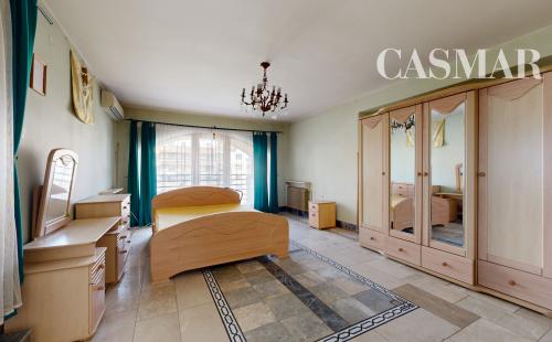 PREDAJ | Exkluzívna nehnuteľnosť v centre mesta Trnava – byt v podkroví s výnimočnou výmerou