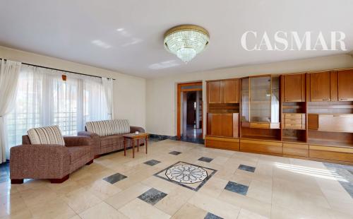 PREDAJ | Exkluzívna nehnuteľnosť v centre mesta Trnava – byt v podkroví s výnimočnou výmerou