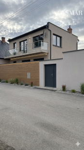 Dva rodinné domy na pozemku 820 m² v Čataji