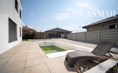 Luxusný 5izb pasívny RD s bazénom v obci Trstín–Malé Karpaty