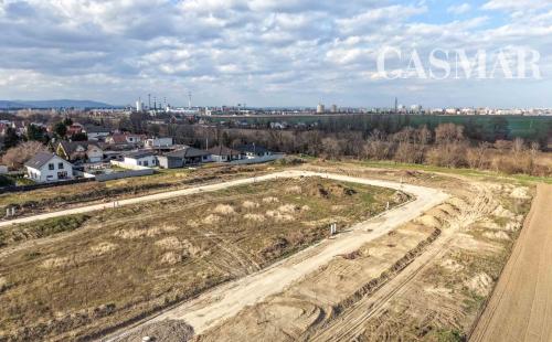 🏡 POZEMOK NA PREDAJ – Hrnčiarovce nad Parnou (pri Trnave) – 545 m². Nová rezidenčná zóna so sieťami a komunikáciami