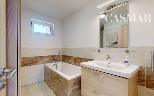 Na predaj priestranný rodinný dom s veľkorysým pozemkom