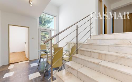 Na predaj priestranný rodinný dom s veľkorysým pozemkom