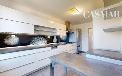 Na predaj priestranný rodinný dom s veľkorysým pozemkom