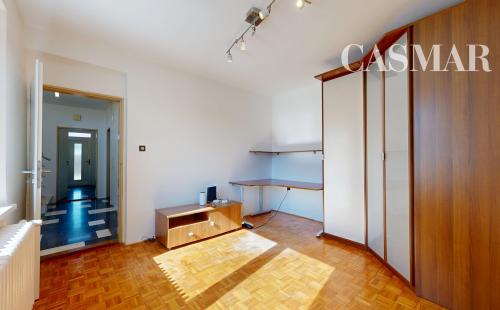 Na predaj priestranný rodinný dom s veľkorysým pozemkom