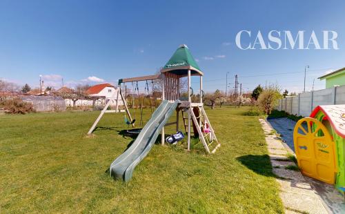 Na predaj priestranný rodinný dom s veľkorysým pozemkom