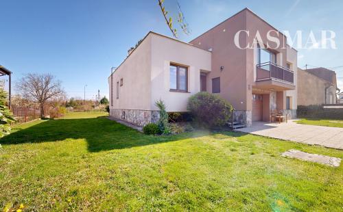 Na predaj priestranný rodinný dom s veľkorysým pozemkom