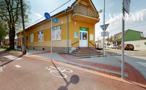 !NA PREDAJ! POLYFUNKČNÁ BUDOVA - BYT S NEBYTOVÝMI PRIESTORMI