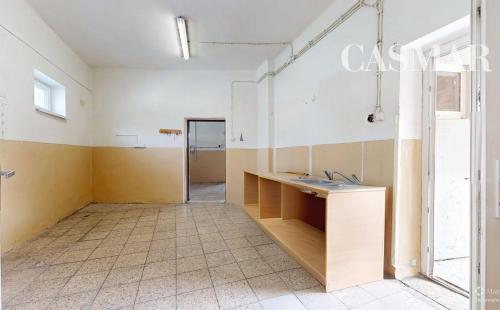 !NA PREDAJ! POLYFUNKČNÁ BUDOVA - BYT S NEBYTOVÝMI PRIESTORMI