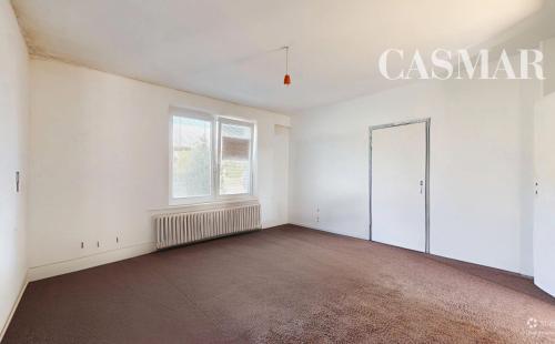 VIRTUÁLNA PREHLIADKA / Priestranný rodinný dom s veľkým potenciálom