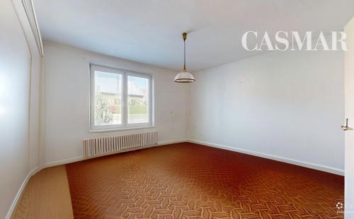 VIRTUÁLNA PREHLIADKA / Priestranný rodinný dom s veľkým potenciálom