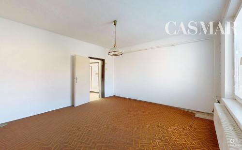 VIRTUÁLNA PREHLIADKA / Priestranný rodinný dom s veľkým potenciálom