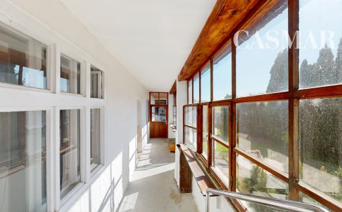 VIRTUÁLNA PREHLIADKA / Priestranný rodinný dom s veľkým potenciálom