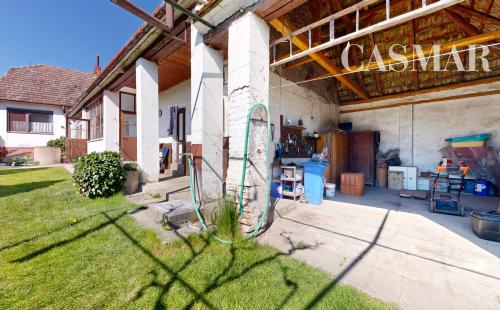 VIRTUÁLNA PREHLIADKA / Priestranný rodinný dom s veľkým potenciálom