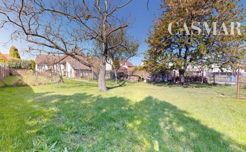 VIRTUÁLNA PREHLIADKA / Priestranný rodinný dom s veľkým potenciálom