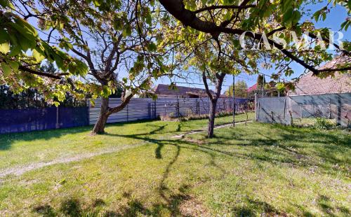 VIRTUÁLNA PREHLIADKA / Priestranný rodinný dom s veľkým potenciálom