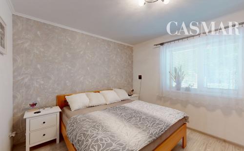 Bývajte spolu, ale každý vo svojom – dva samostatné domy na pozemku 1 025 m