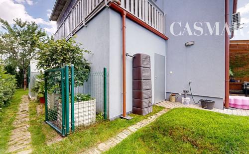Moderný 2izb byt s veľkou okrasnou záhradou a vlastnou garážou v Bielom Kostole