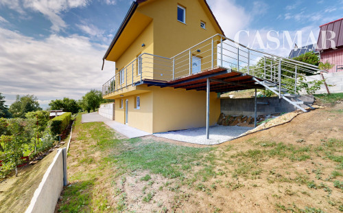 Novostavba chaty s výhľadom na Kunovskú priehradu – bezpečie a komfort