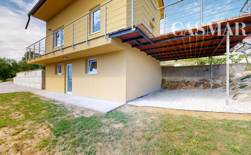 Novostavba chaty s výhľadom na Kunovskú priehradu – bezpečie a komfort