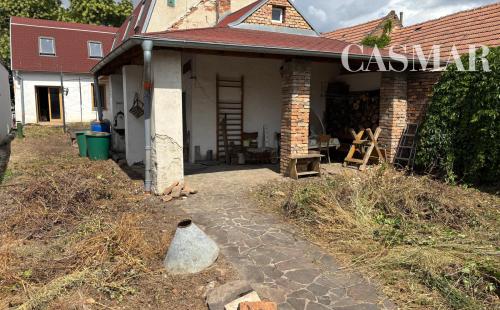 🏡 Priestranný rodinný dom v centre Hrnčiaroviec nad Parnou