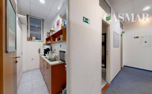 Flexibilné obchodné priestory priamo v centre Trnavy – až 14 miestností ideálnych pre ordinácie, kancelárie či služby