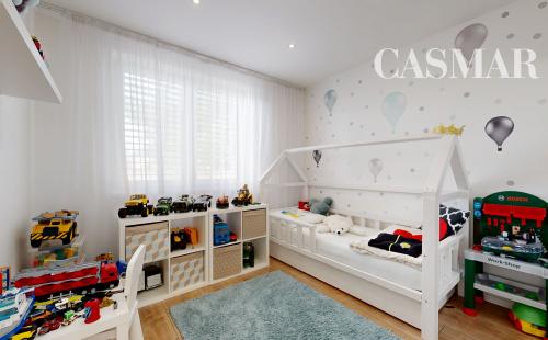 Moderný 4-izbový bungalov s maximálnym súkromím a veľkým pozemkom