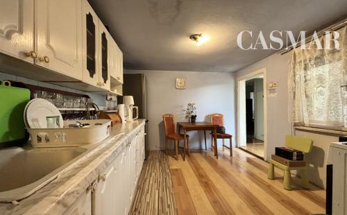 NA PREDAJ 3-IZBOVÝ RODINNÝ DOM S VEĽKÝM POZEMKOM - MAJCICHOV