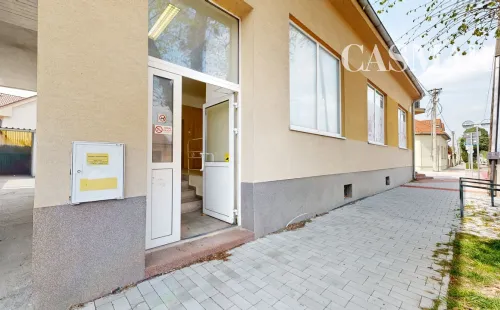 PREDAJ: Obchodný priestor 50,30 m² v Trnave, Štefana Moyzesa 11