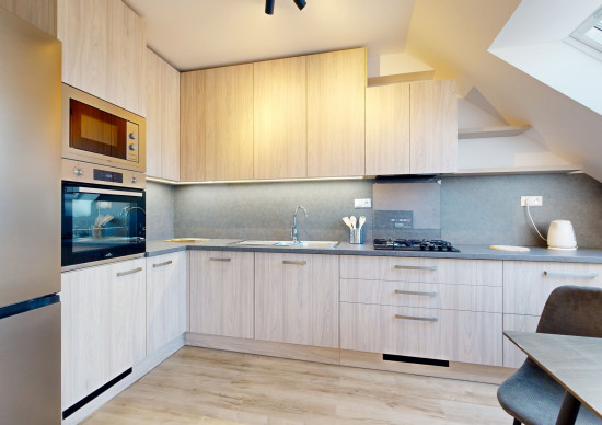 PRENÁJOM zariadený 2-izbový byt s parkovacím miestom